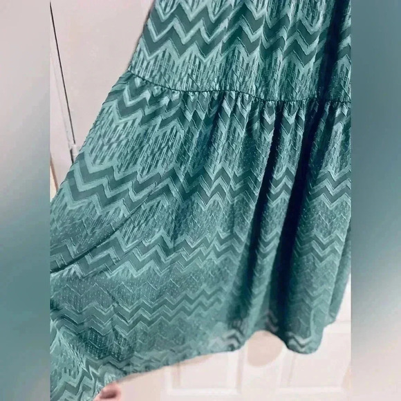 A NEW DAY TARGET WOMEN'S 1/2 Sleeve Tiered Green Midi Dress Chevron Print M - Picture 4 of 9